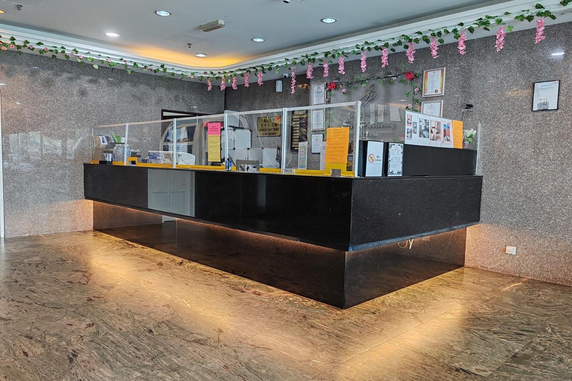 Hotel Sri Пучонг Экстерьер фото