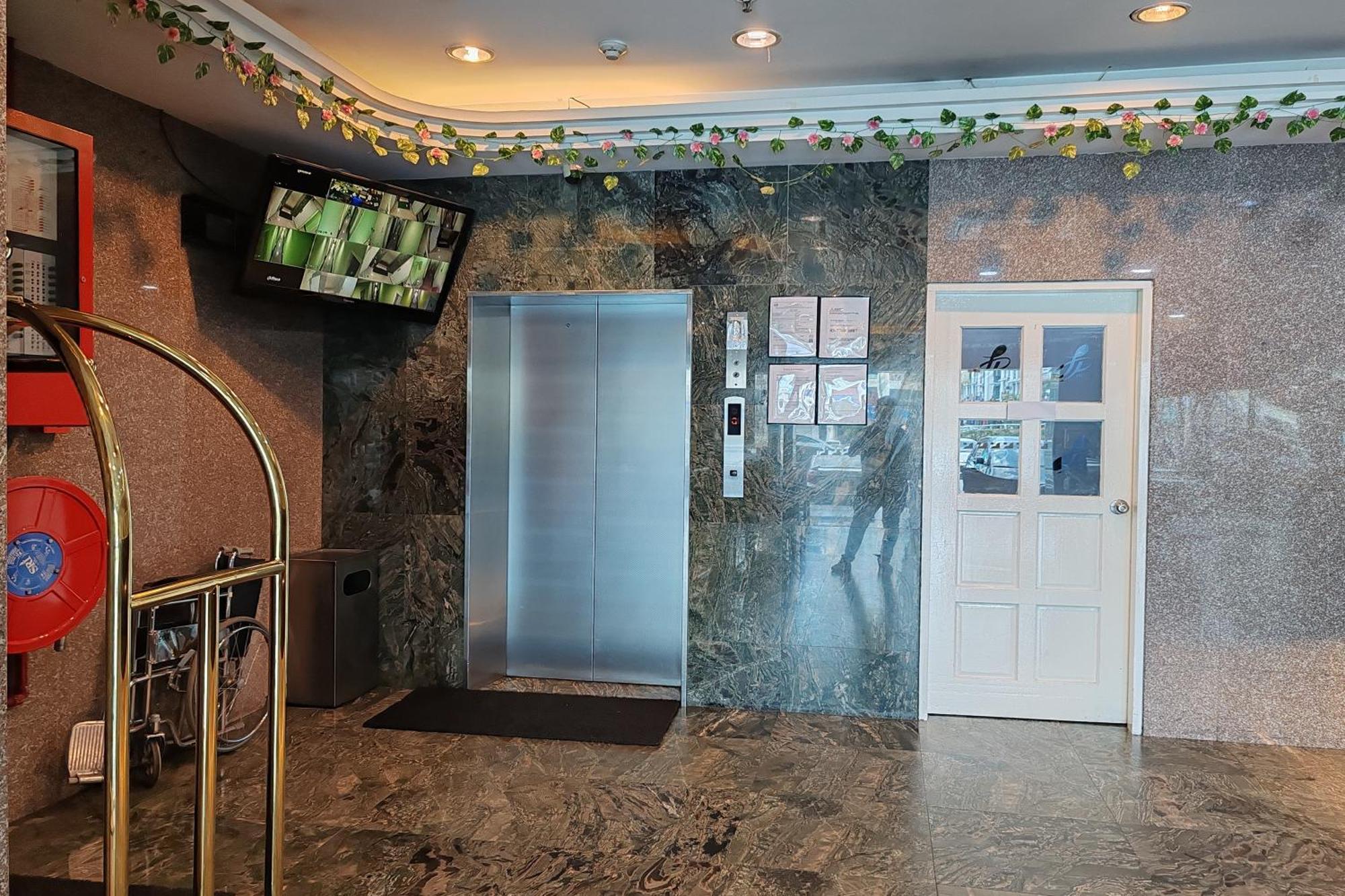 Hotel Sri Пучонг Экстерьер фото
