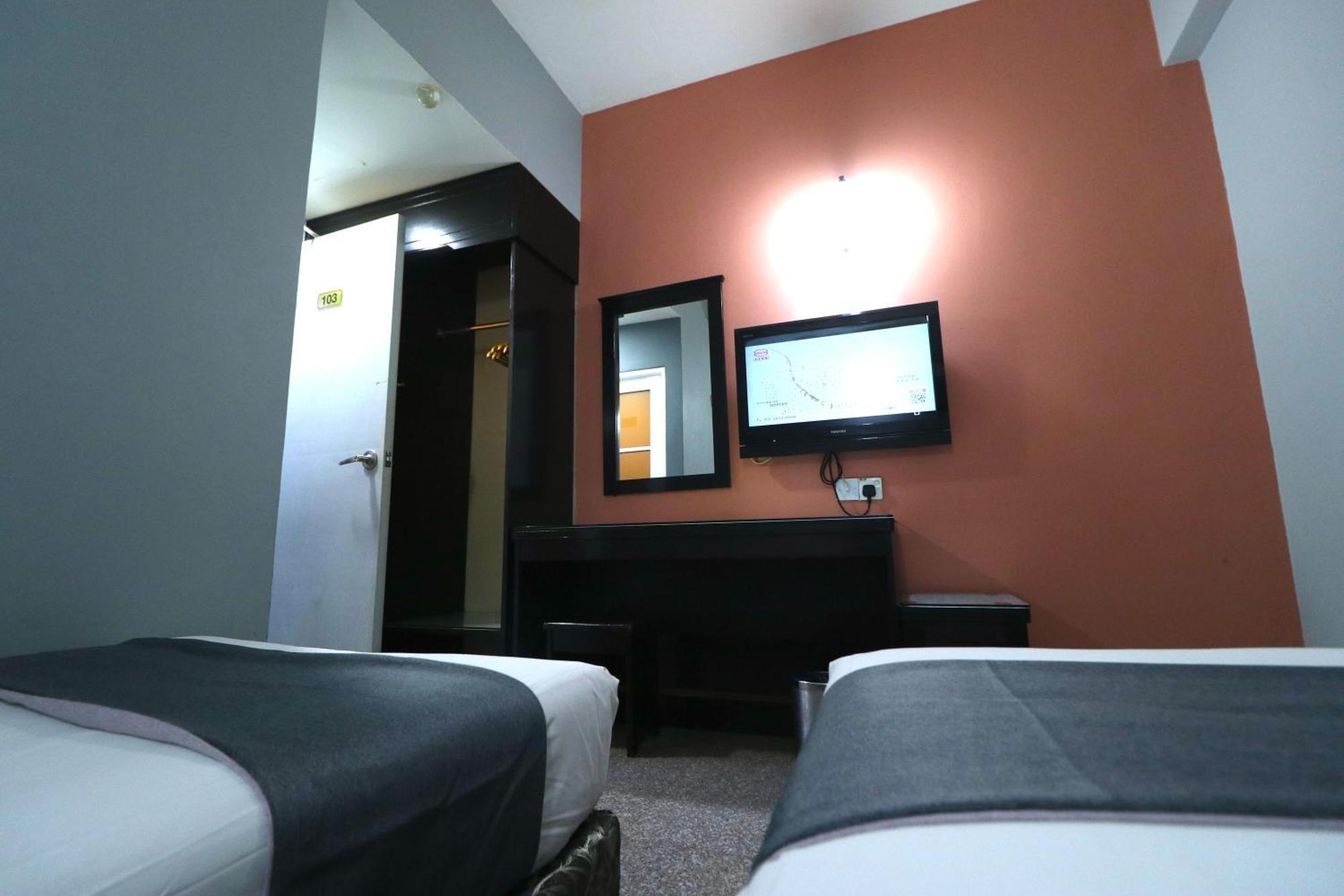 Hotel Sri Пучонг Экстерьер фото