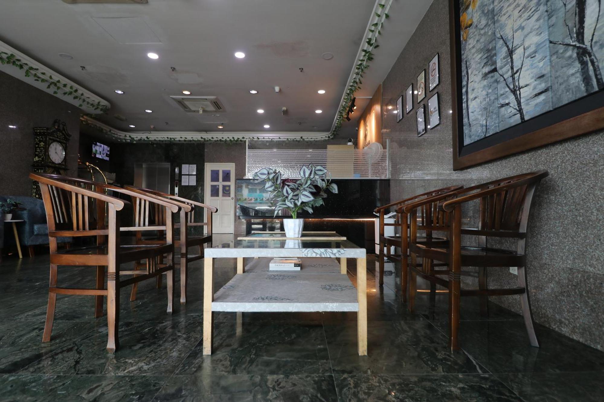 Hotel Sri Пучонг Экстерьер фото