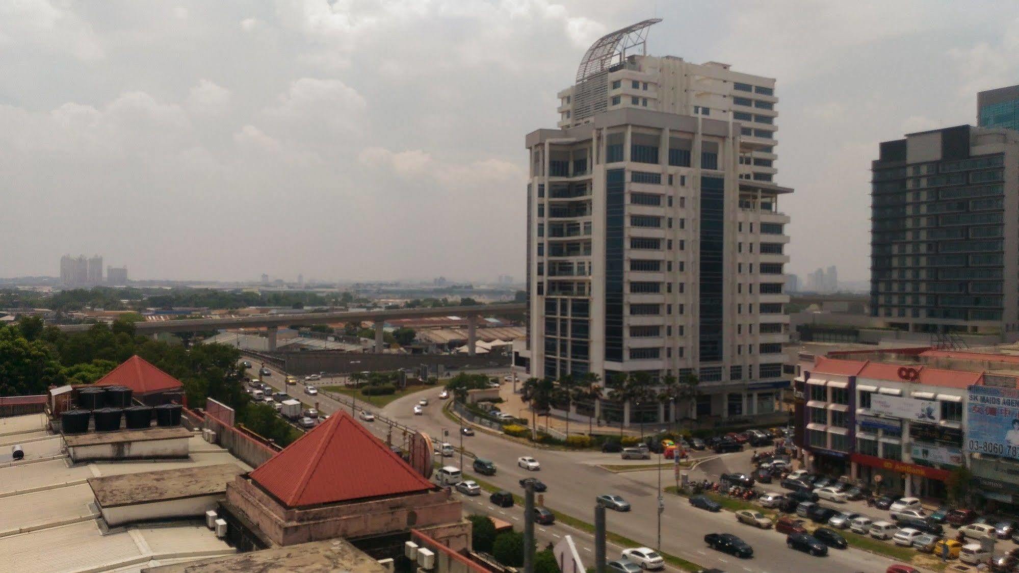 Hotel Sri Puchong Sdn Bhd Экстерьер фото