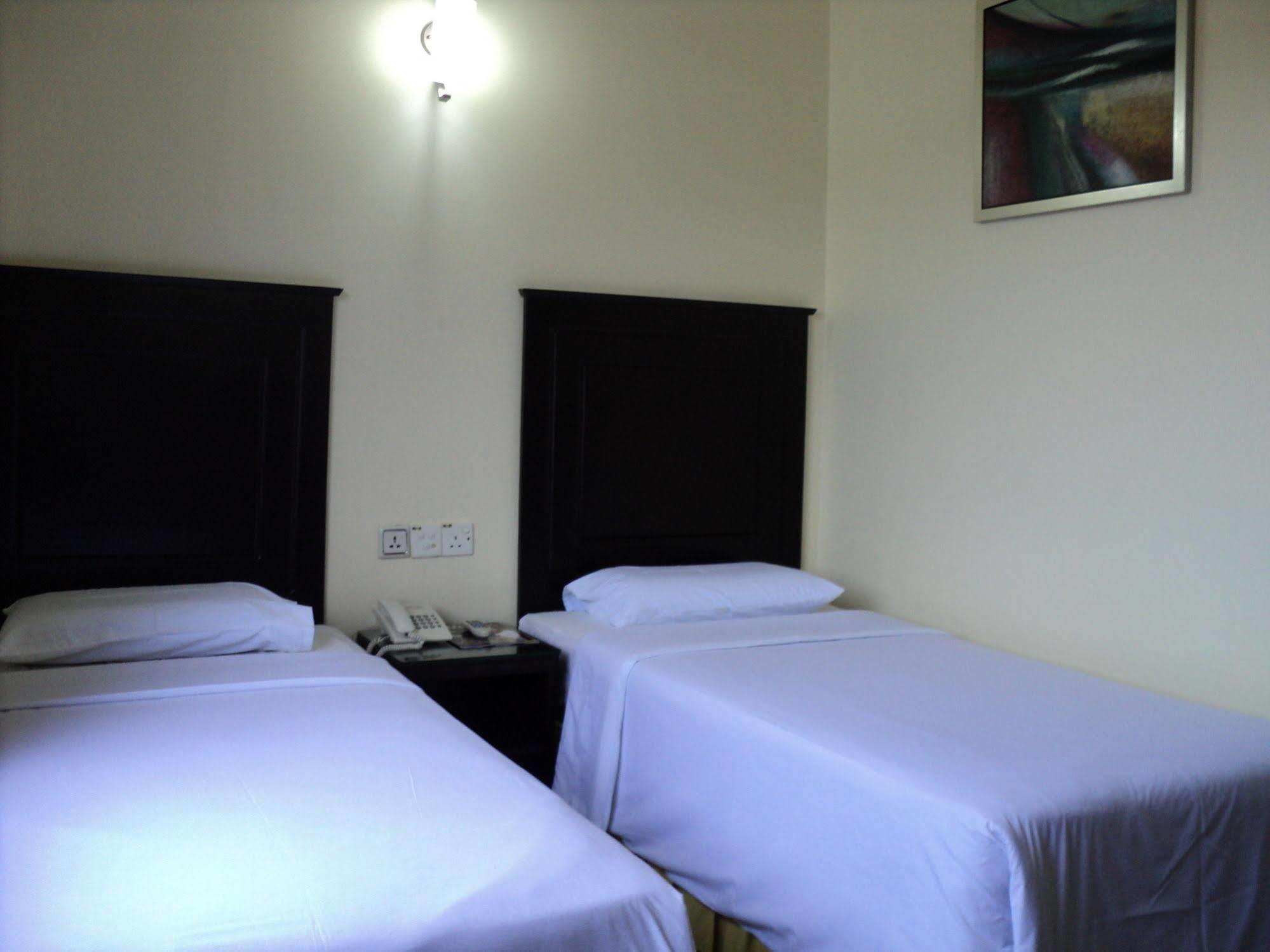 Hotel Sri Пучонг Экстерьер фото